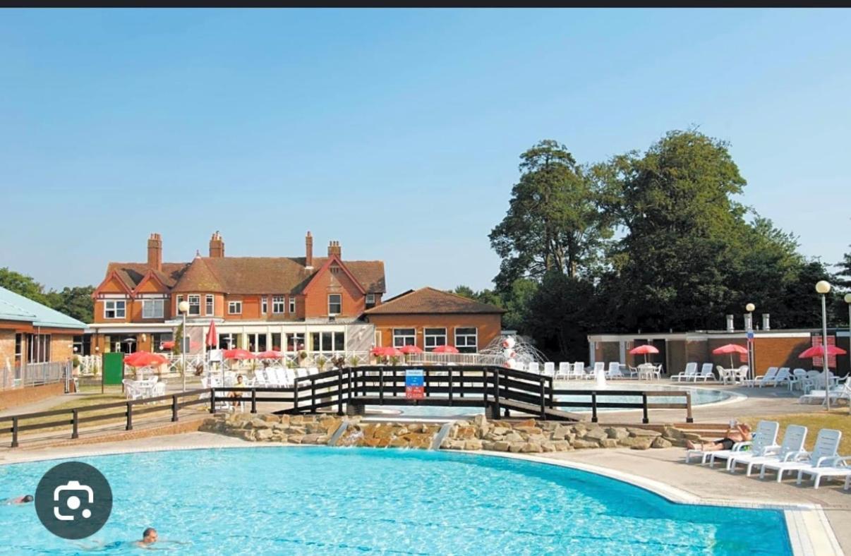 Forest Beach Bashley Park Суэй Экстерьер фото